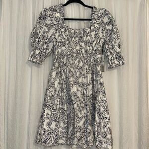 1 State Blue & White Floral Short Sleeve Smocked Puff Shoulder Dress